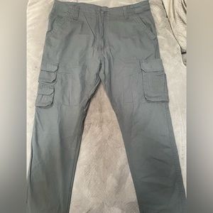 Wrangler Mens Cargo Pants. Size 36x32. Color Gray. Brand New Never Worn No Tags